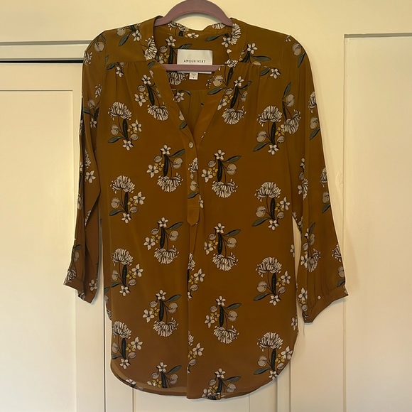 Amour Vert Sustainable Made in USA 100% Silk Mustard Yellow Floral V-Neck Blouse - Picture 2 of 7